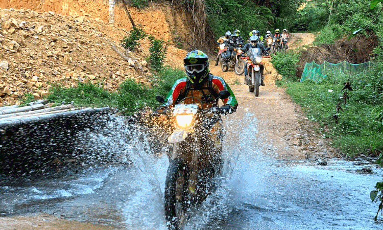 HO CHI MINH TRAIL BY MOTORBIKE - 11 DAYS 10 NIGHTS