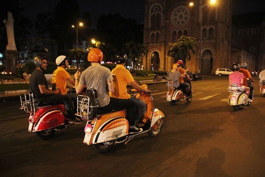 PRIVATE VESPA TOUR - SAIGON AFTER DARK