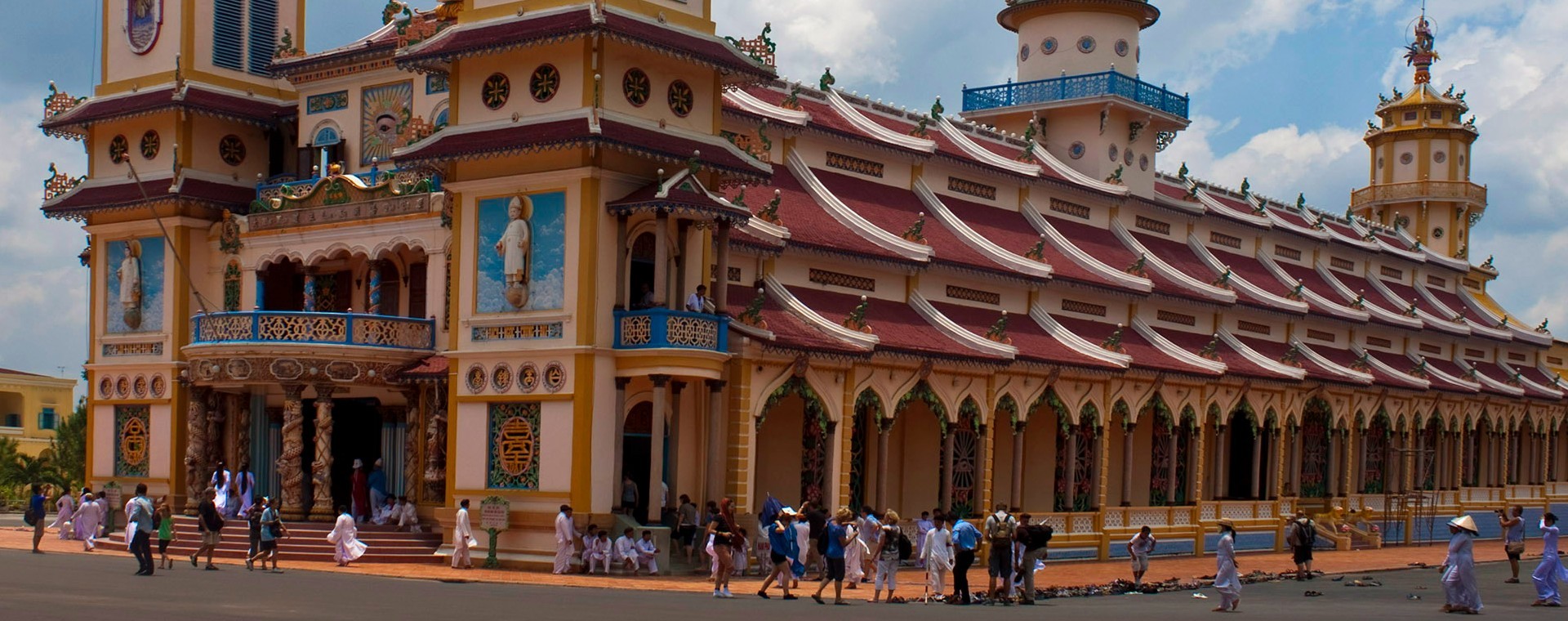 SAIGON, DAY TRIP TO CAO DAI TEMPLE AND CU CHI TUNNELS